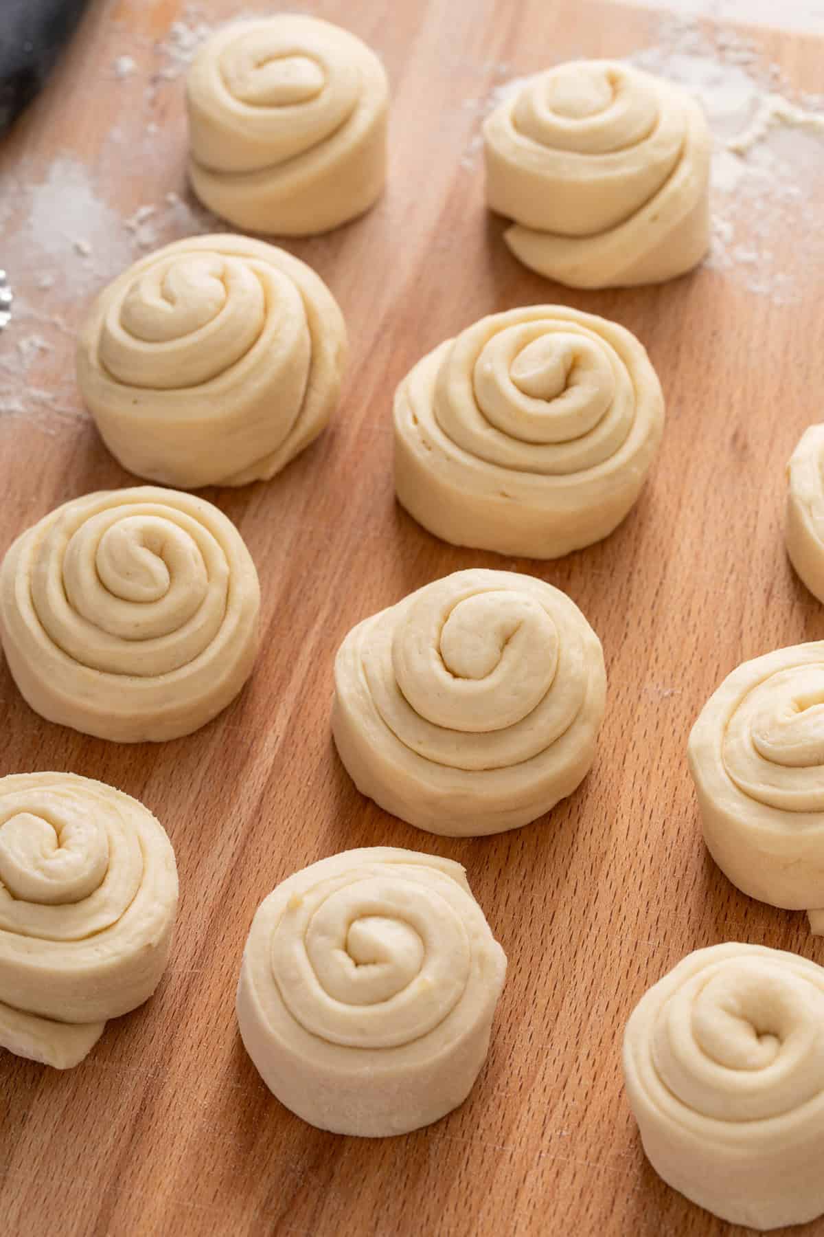 Shaped curlicue rolls.