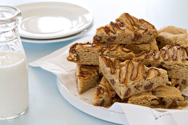 Snickers chocolate chip cookie bars are possibly the most irresistible dessert - ever