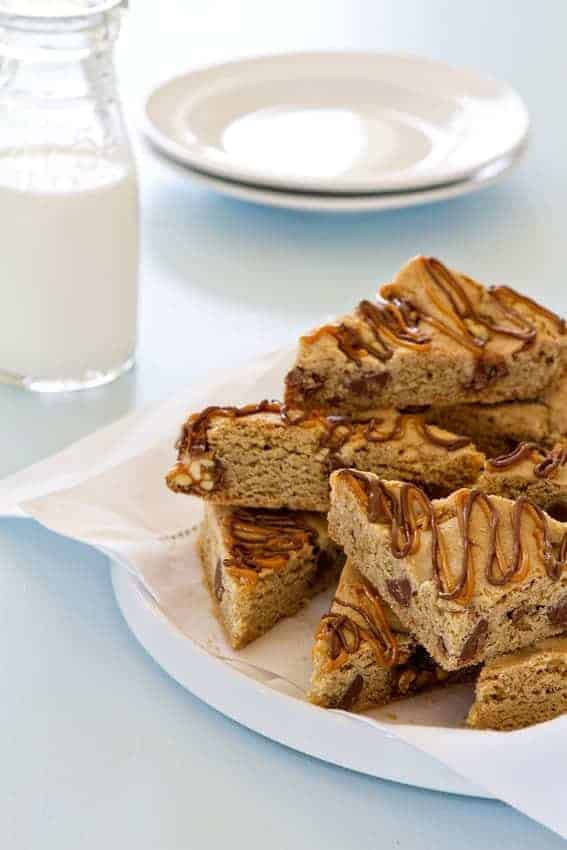 Snickers Chocolate Chip Cookie Bars are loaded with bite size Snickers candy bars making them the perfect dessert or snack!