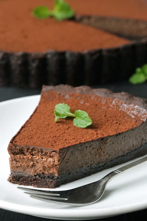 Mint Chocolate Tart has a delicious and rich chocolate filling and homemade chocolate cookie crust. Perfect for the holidays! Recipe includes a gluten-free option.