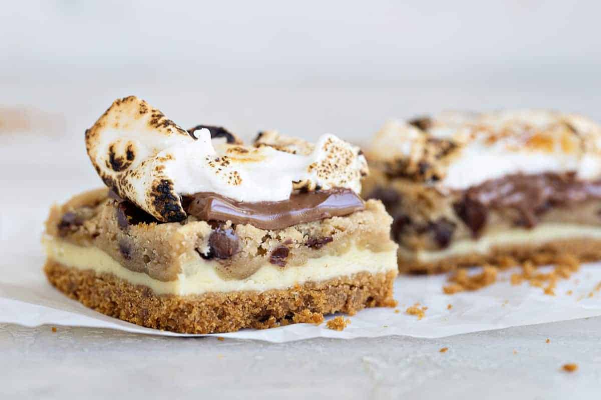 Cookie Dough Cheesecake S'mores combine all the flavor of cheesecake, chocolate chip cookie dough AND s'mores into seriously incredible dessert! Summer perfection.