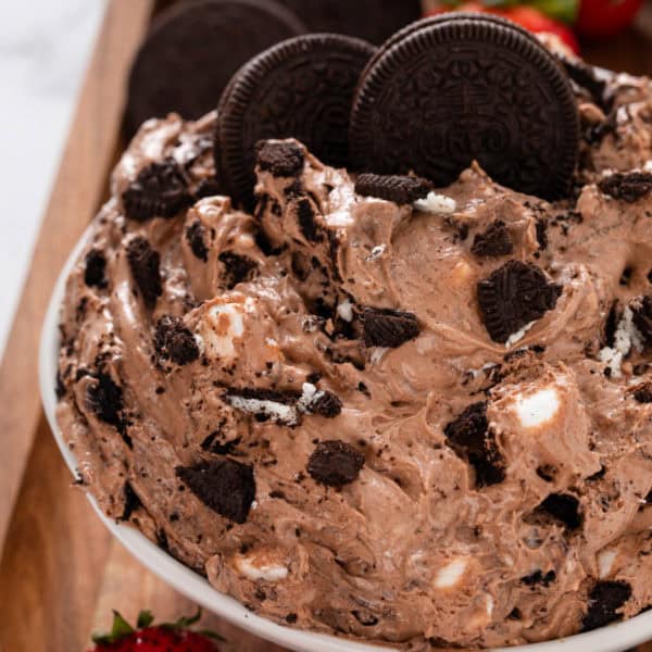 Close up of oreo fluff in a white bowl.