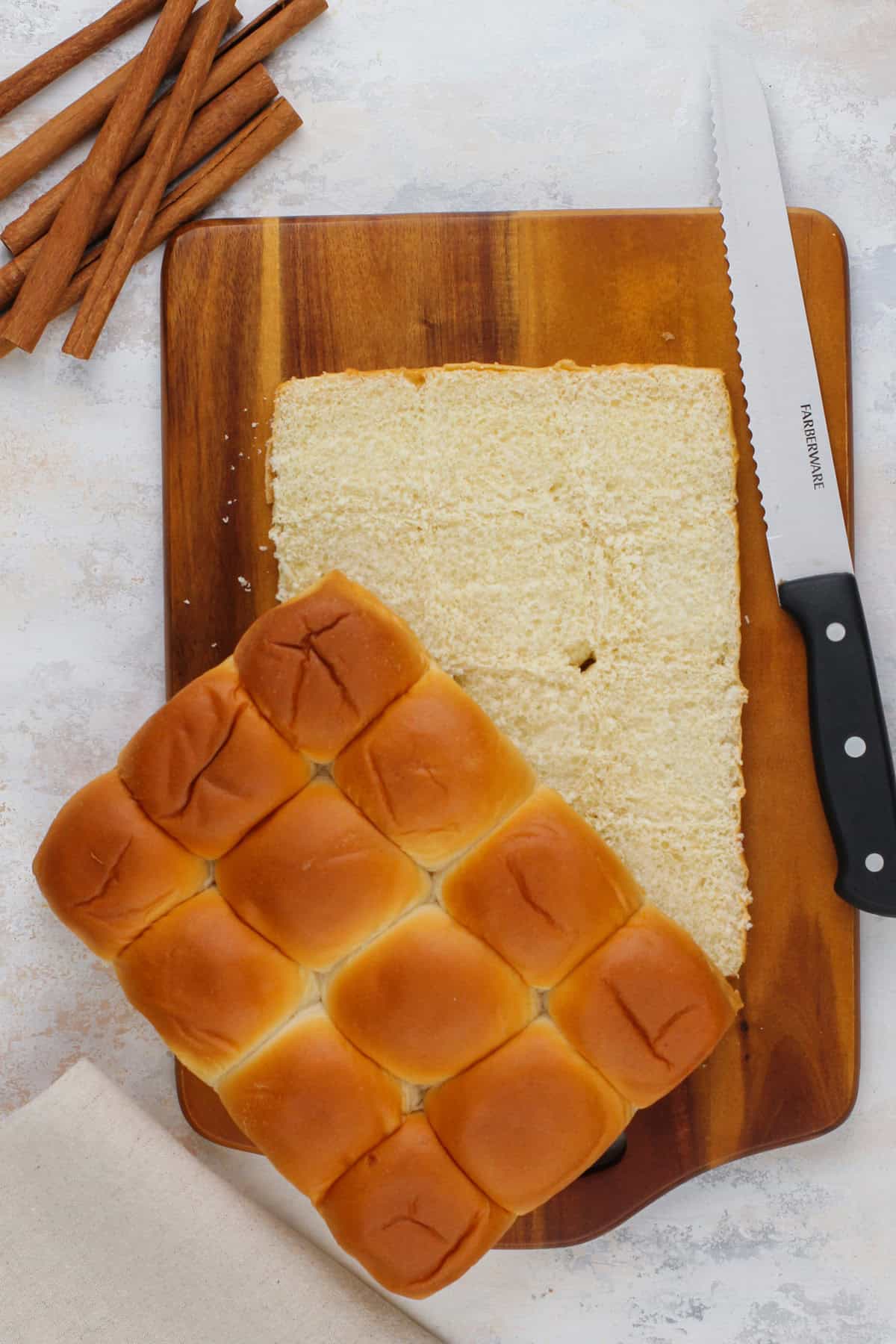 Hawaiian rolls sliced through the middle.