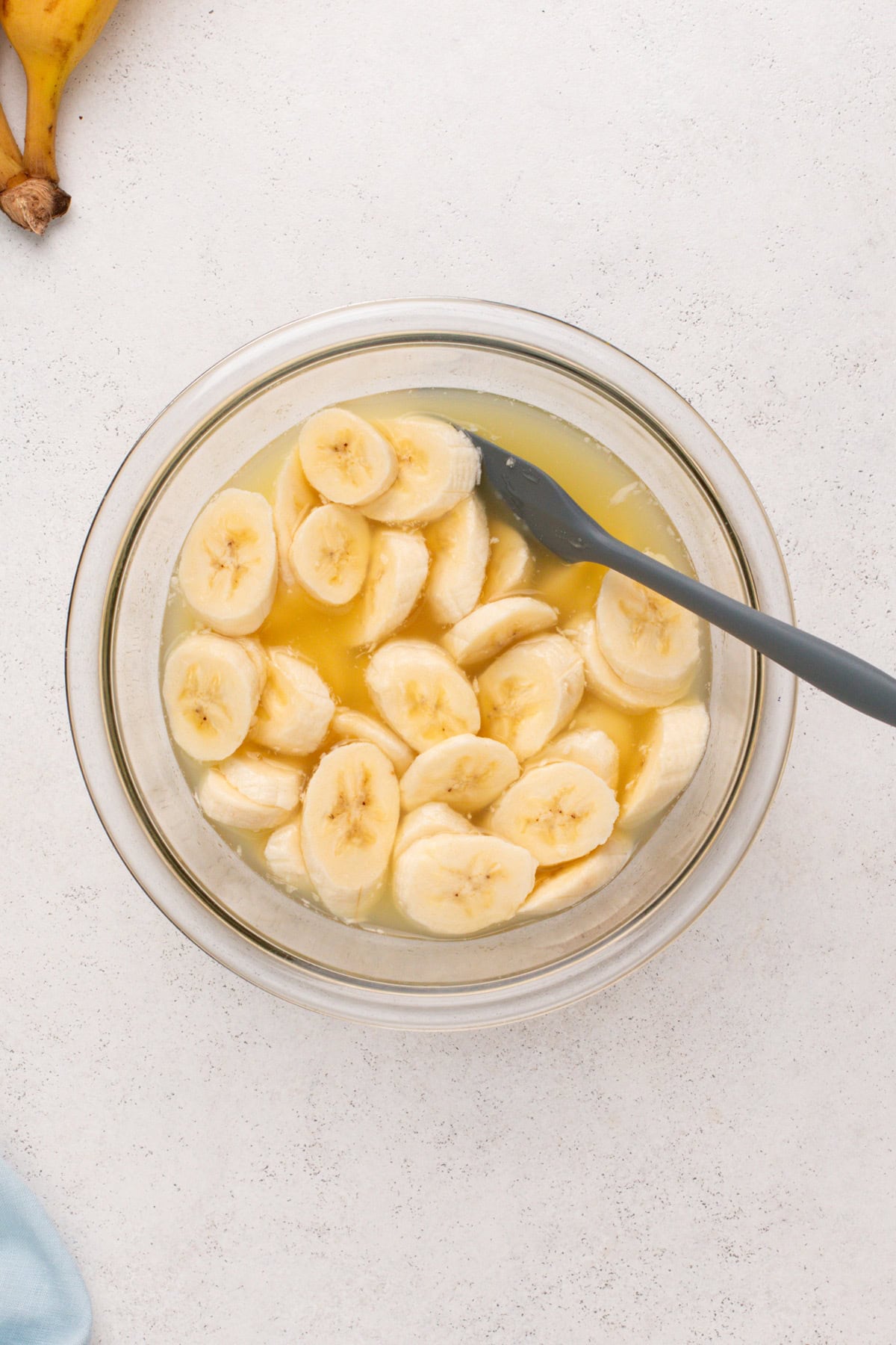 Sliced bananas soaking in pineapple juice.
