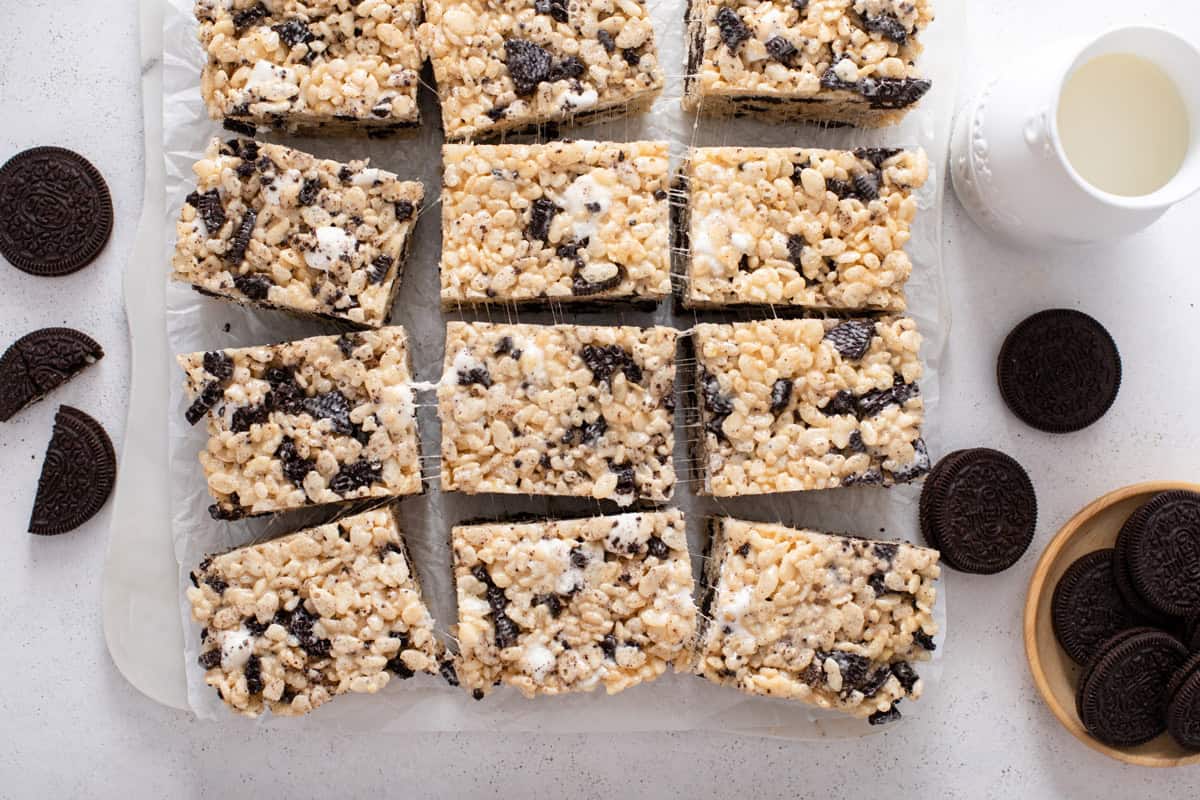Sliced batch of oreo rice krispie treats.